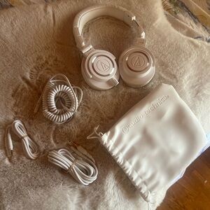 Audio-Technica ATH-M50x Closed-Back Studio Monitoring Headphones White